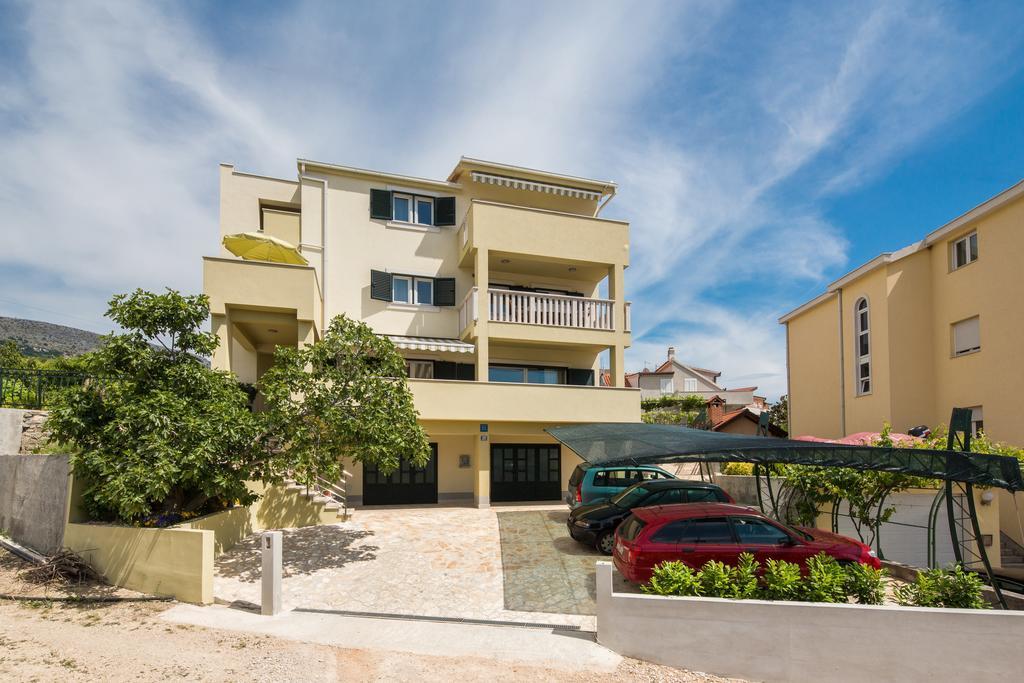 Apartments Leon Podstrana Buitenkant foto