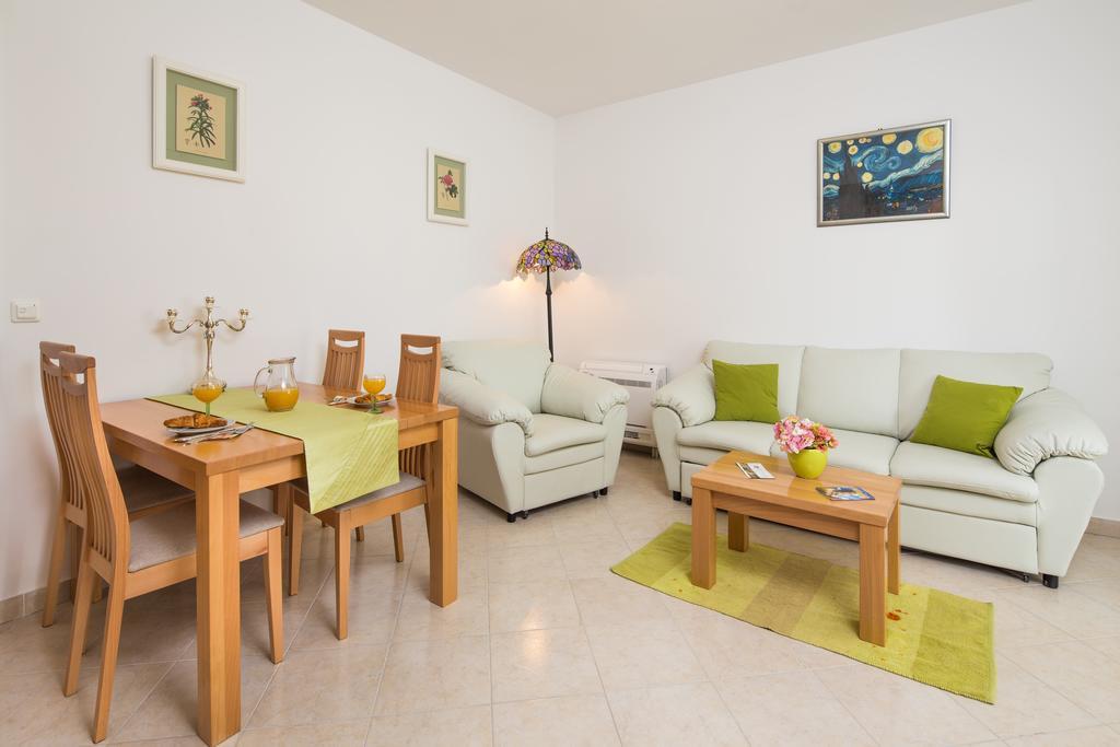 Apartments Leon Podstrana Kamer foto