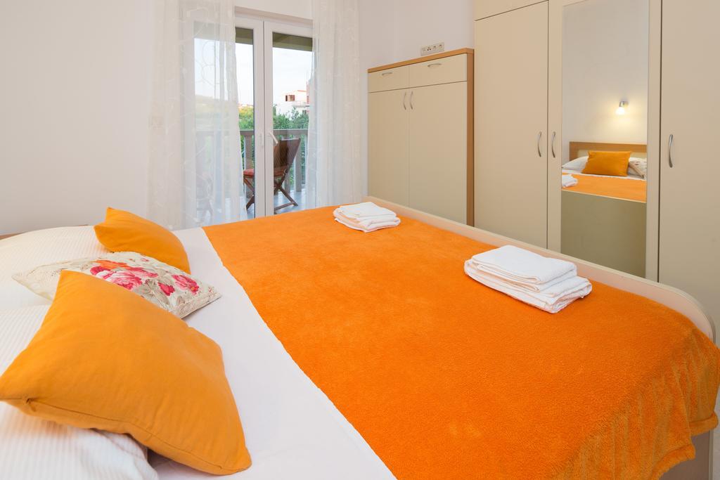 Apartments Leon Podstrana Kamer foto