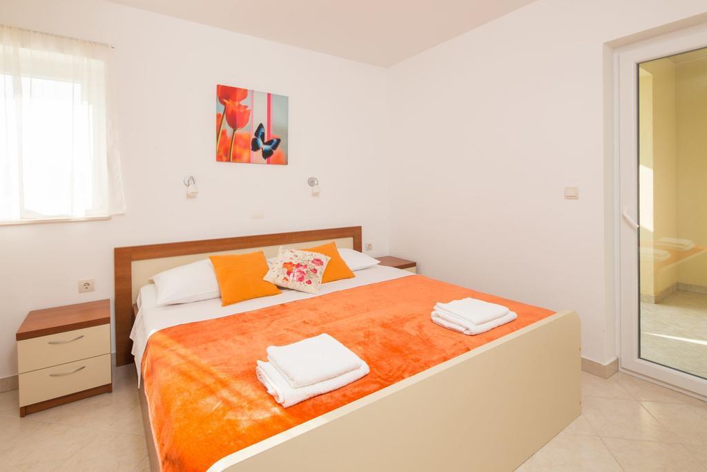 Apartments Leon Podstrana Kamer foto