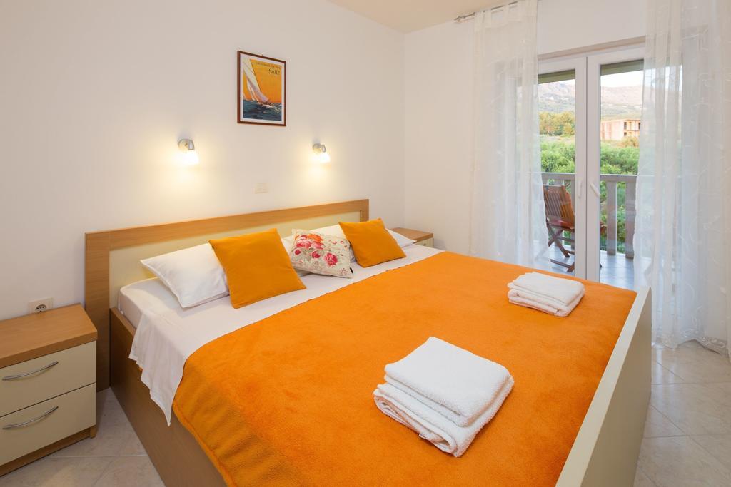 Apartments Leon Podstrana Kamer foto